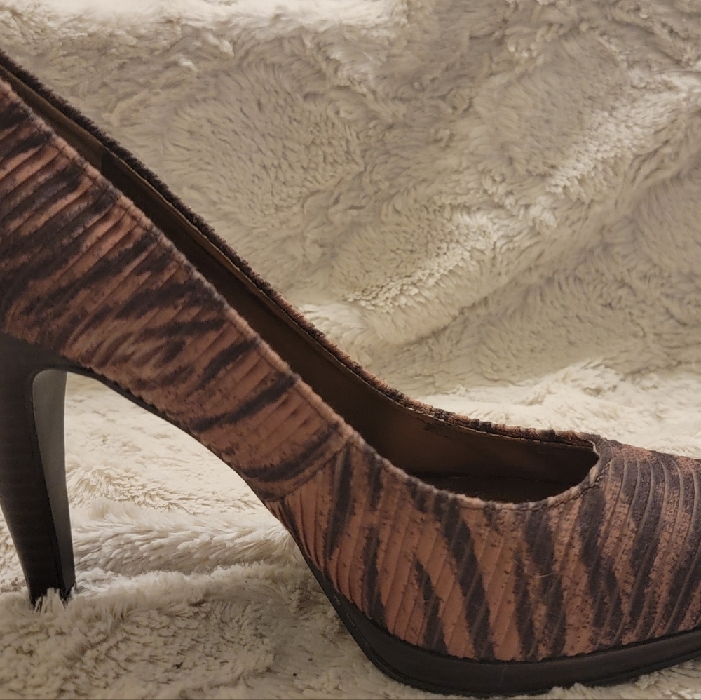 Nine West brown stripe heels 8M
